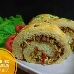 Roti Gulung Indomie Goreng Sapi Lada Hitam